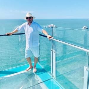 Meet your Posher, Roberto